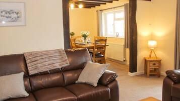 Cottage | Living area | TV