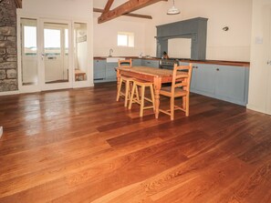 Cottage | Dining - The Long Barn (Berwick-upon-Tweed)