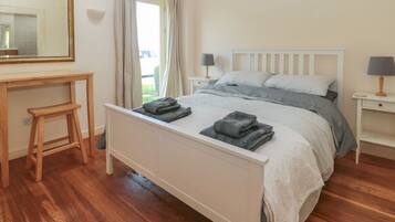 Cottage | 3 bedrooms, individually decorated, individually furnished, free WiFi