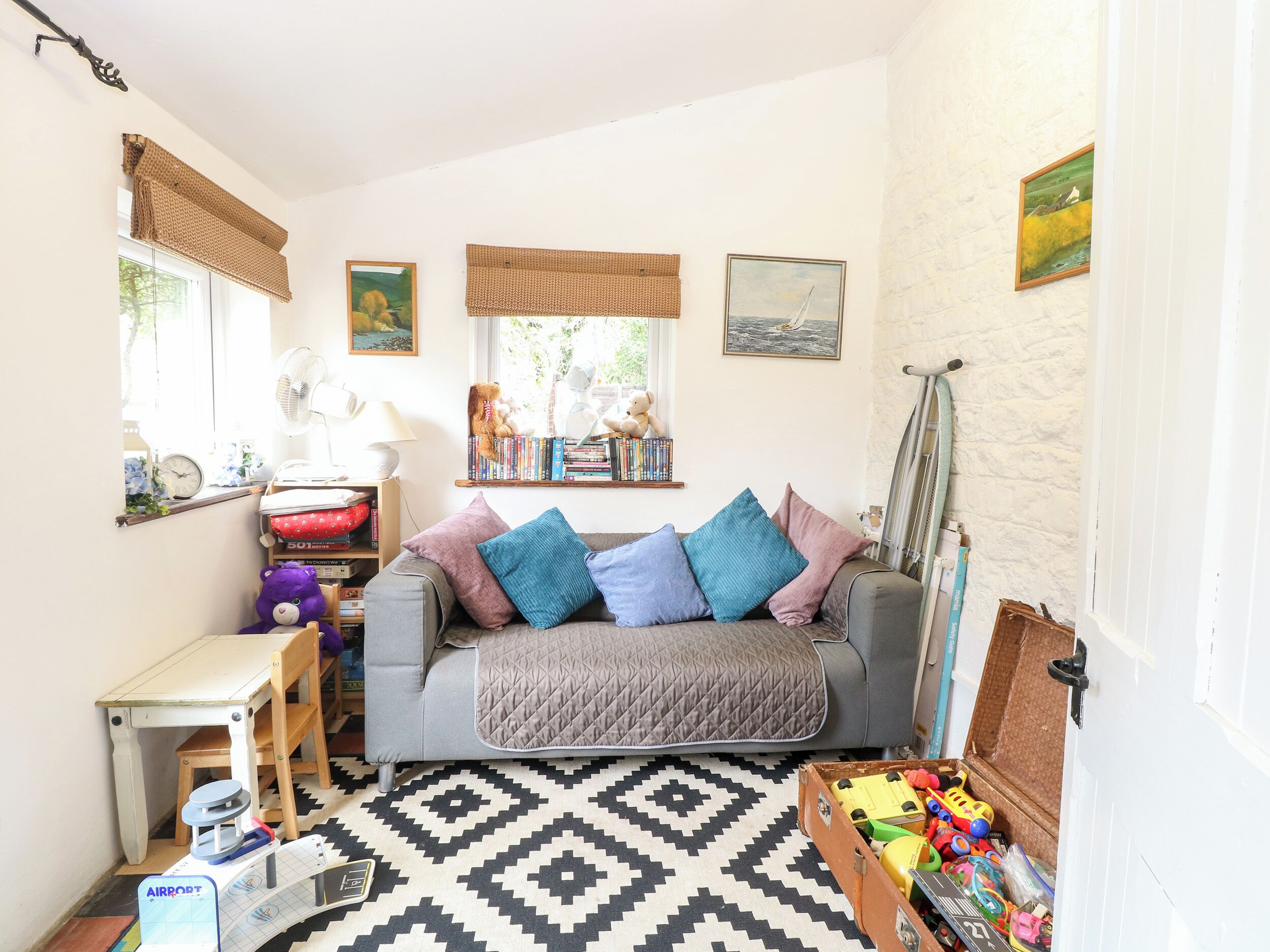 Cottage | Living area