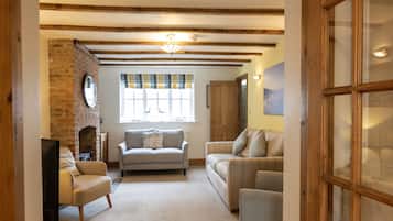 Cottage, Private Bathroom | Lounge