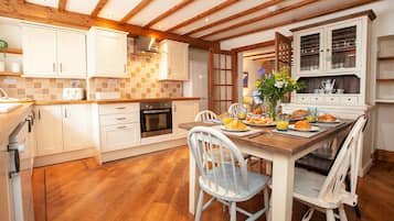 Cottage, Private Bathroom | Shared kitchen