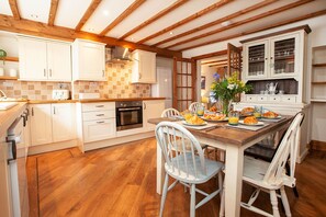 コテージ 専用バスルーム | 共用キッチン