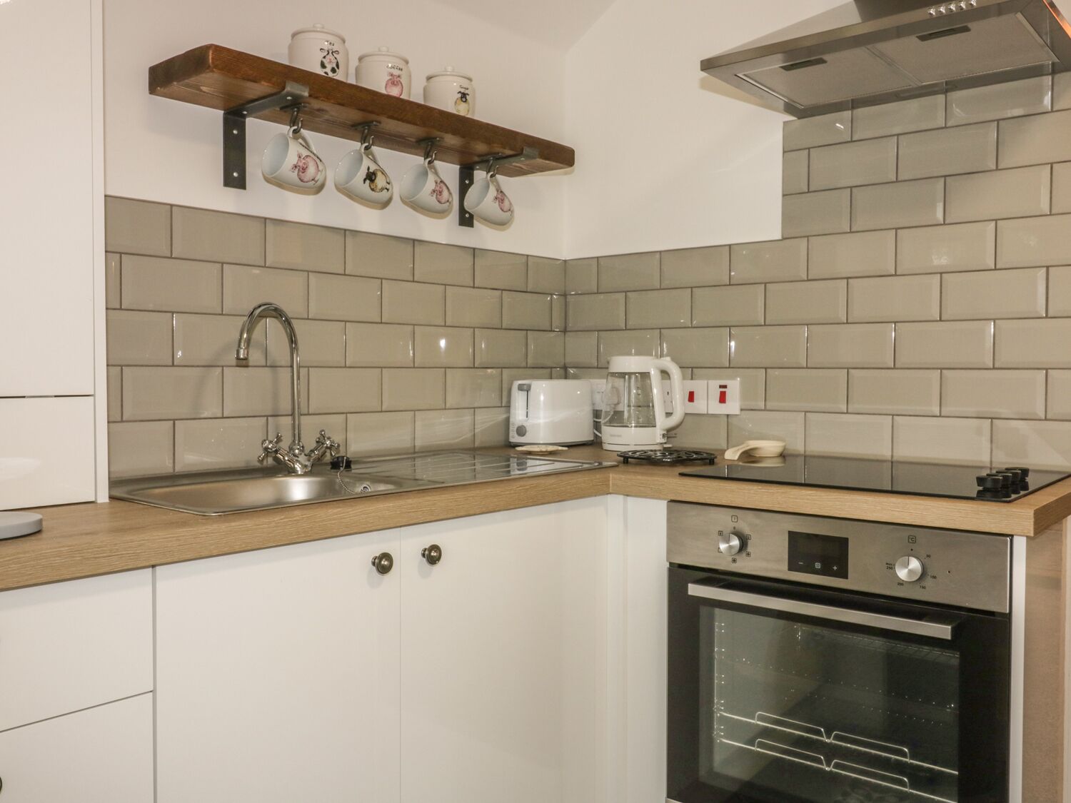 Casa de campo | Cozinha privada | Geladeira, micro-ondas, cooktop, talheres/pratos/utensílios de cozinha