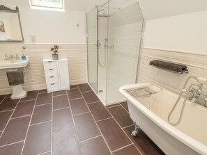 Cottage | Bathroom