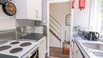 Cottage | Private kitchen | Microwave, stovetop, electric kettle, toaster