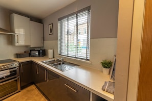 Cottage | Cuisine privée | Micro-ondes, plaque de cuisson, lave-vaisselle, bouilloire électrique