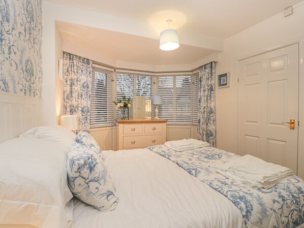 Cottage | 8 bedrooms, individually decorated, individually furnished, free WiFi