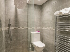 Cottage | Bathroom | Shower - Hillcrest (Scarborough)