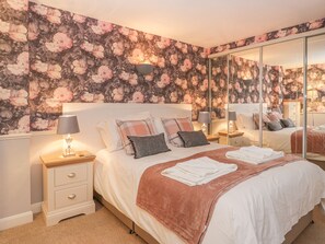 Cottage | 8 bedrooms, individually decorated, individually furnished, free WiFi - Hillcrest (Scarborough)