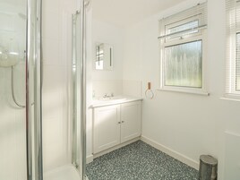 Cottage | Bathroom | Shower