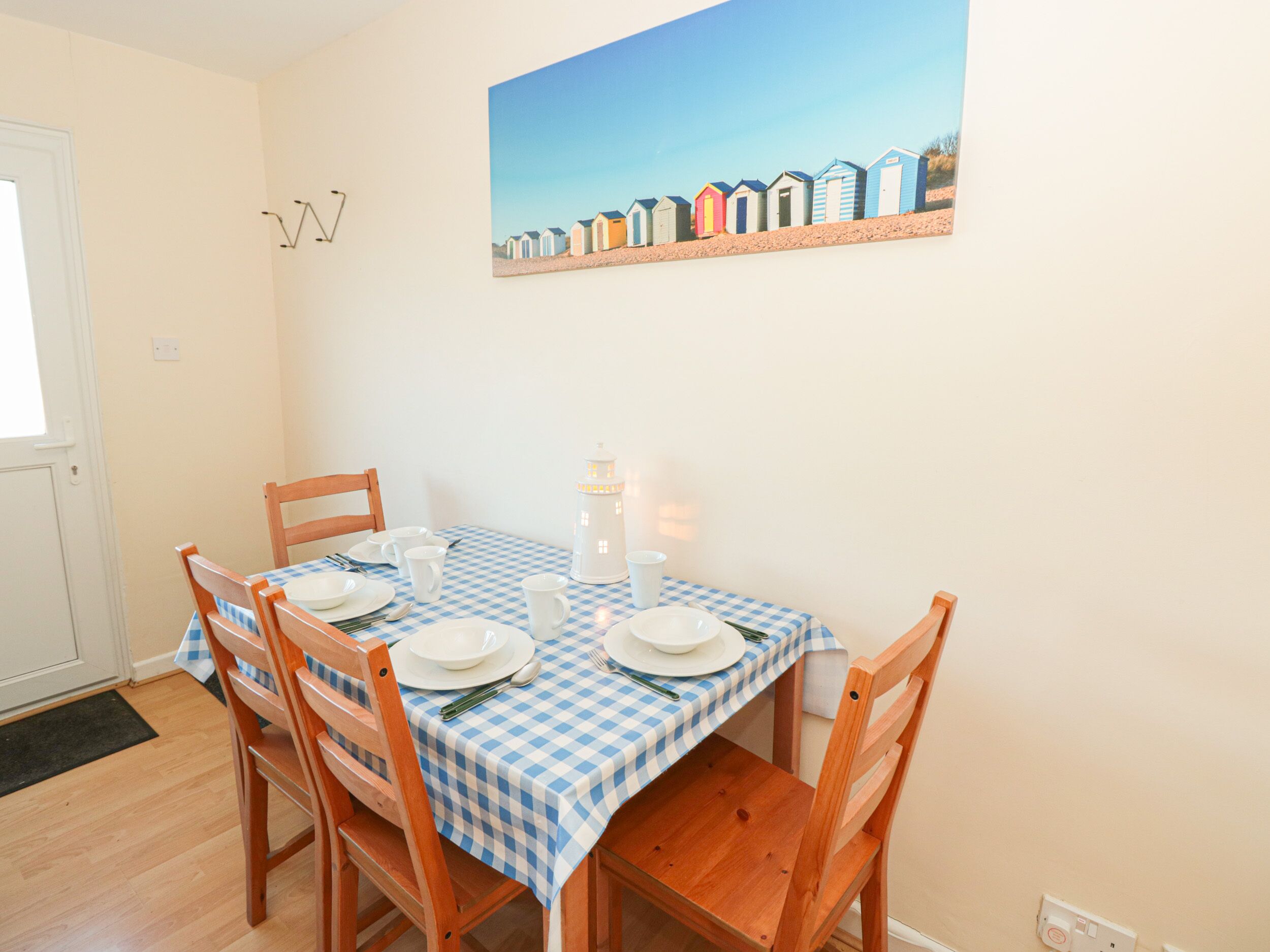 Cottage | Private kitchen | Fridge, microwave, stovetop, electric kettle