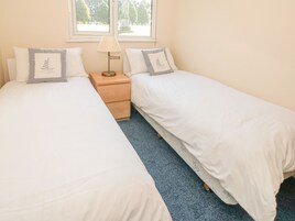 Cottage | 2 bedrooms, individually decorated, individually furnished