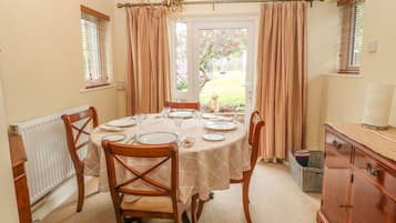 Cottage | Dining