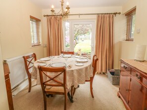 Cottage | Dining