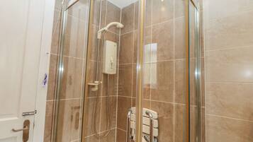 Cottage | Badkamer | Een douche