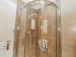 Cottage | Bathroom | Shower