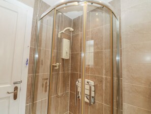Cottage | Bathroom | Shower