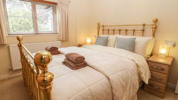 Cottage | 2 bedrooms, individually decorated, individually furnished, free WiFi