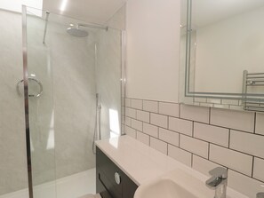 Cottage | Phòng tắm | Buồng tắm vòi sen