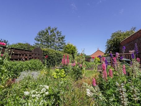 Cottage | Property grounds