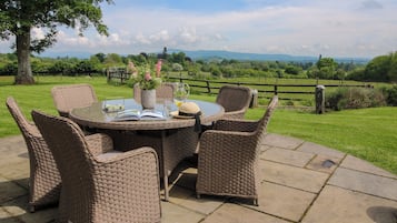 Cottage | Outdoor dining