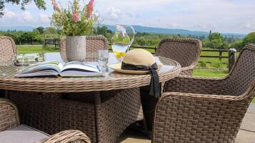 Cottage | Outdoor dining