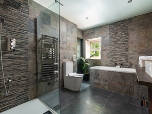 Cottage | Bathroom | Shower
