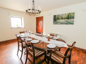 Cottage | Private kitchen | Microwave, electric kettle, toaster, cookware/dishes/utensils - Fawcetts Barn (Skipton)