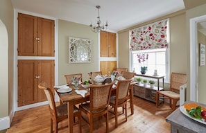 Ferienhaus | Eigene Küche | Geschirrspüler, Hochstuhl, Kochgeschirr/Geschirr/Besteck