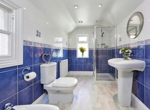 Cottage | Bathroom | Shower