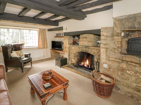 Cottage | Living area | TV