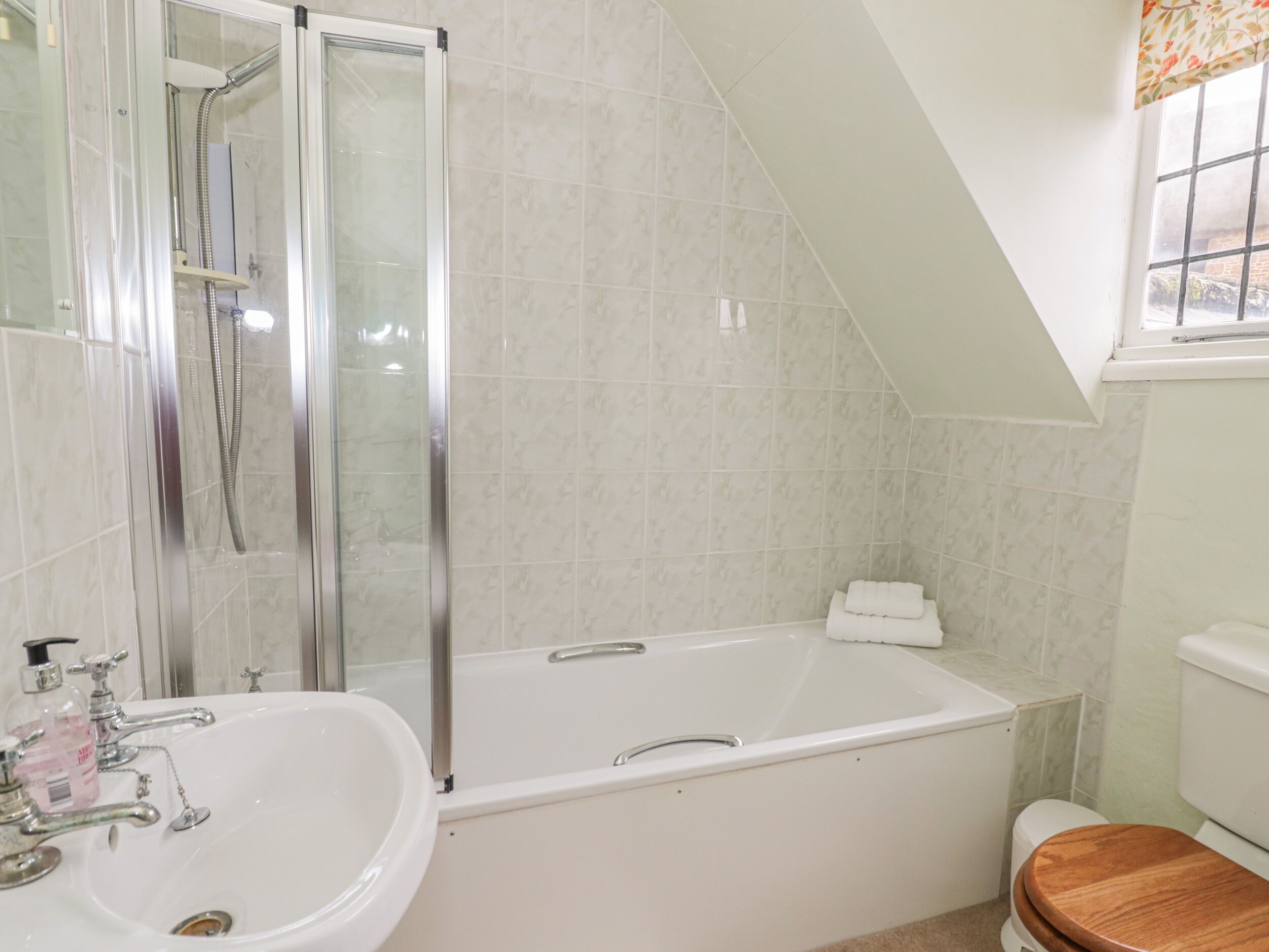 Cottage | Bathroom | Shower