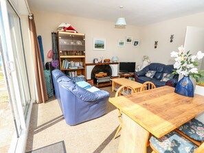 Living room - 57 Cliff End (Freshwater)