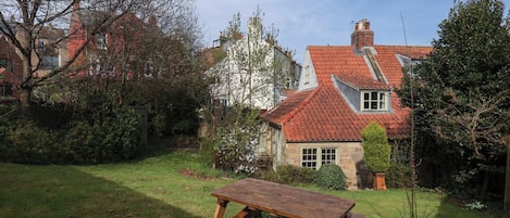 Cottage | Outdoor dining