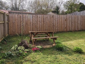 Cottage | Property grounds - Damson Cottage (Whitby)