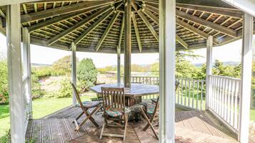 Cottage | Outdoor dining