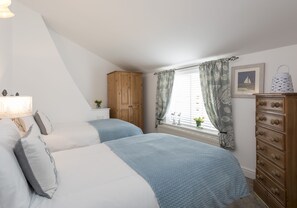 Cottage | 2 bedrooms, individually decorated, individually furnished, free WiFi - Fossil Cottage (Whitby)