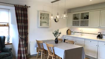 Ferienhaus | Eigene Küche | Geschirrspüler, Kochgeschirr/Geschirr/Besteck