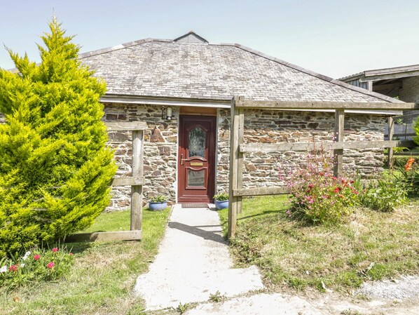 Exterior - Garras Barn (Truro)