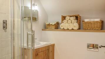 Cottage | Bathroom | Shower