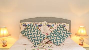 Cottage | 2 bedrooms, individually decorated, individually furnished, free WiFi