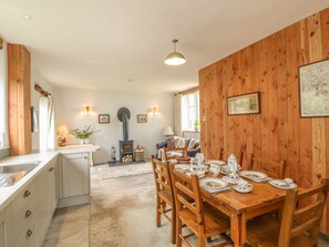 Cottage | Private kitchen | Fridge, microwave, stovetop, cookware/dishes/utensils - The Old Laundry (Okehampton)