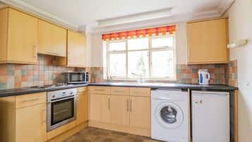 Cottage | Private kitchen | Cookware/dishes/utensils