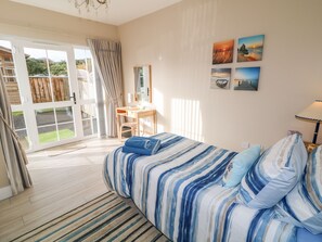 Chaumière | 3 chambres, décor unique, ameublement unique, accès au Wi-Fi (inclus)