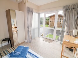 Cottage | 3 bedrooms, individually decorated, individually furnished, free WiFi