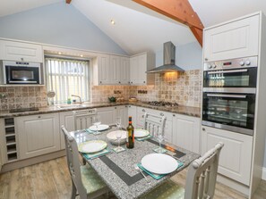 Cottage | Private kitchen | Fridge, dishwasher, cookware/dishes/utensils - The Dove Cote (Richmond)