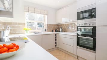 Cottage | Private kitchen | Fridge, stovetop, dishwasher, highchair