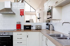 Microwave, dishwasher, electric kettle, toaster