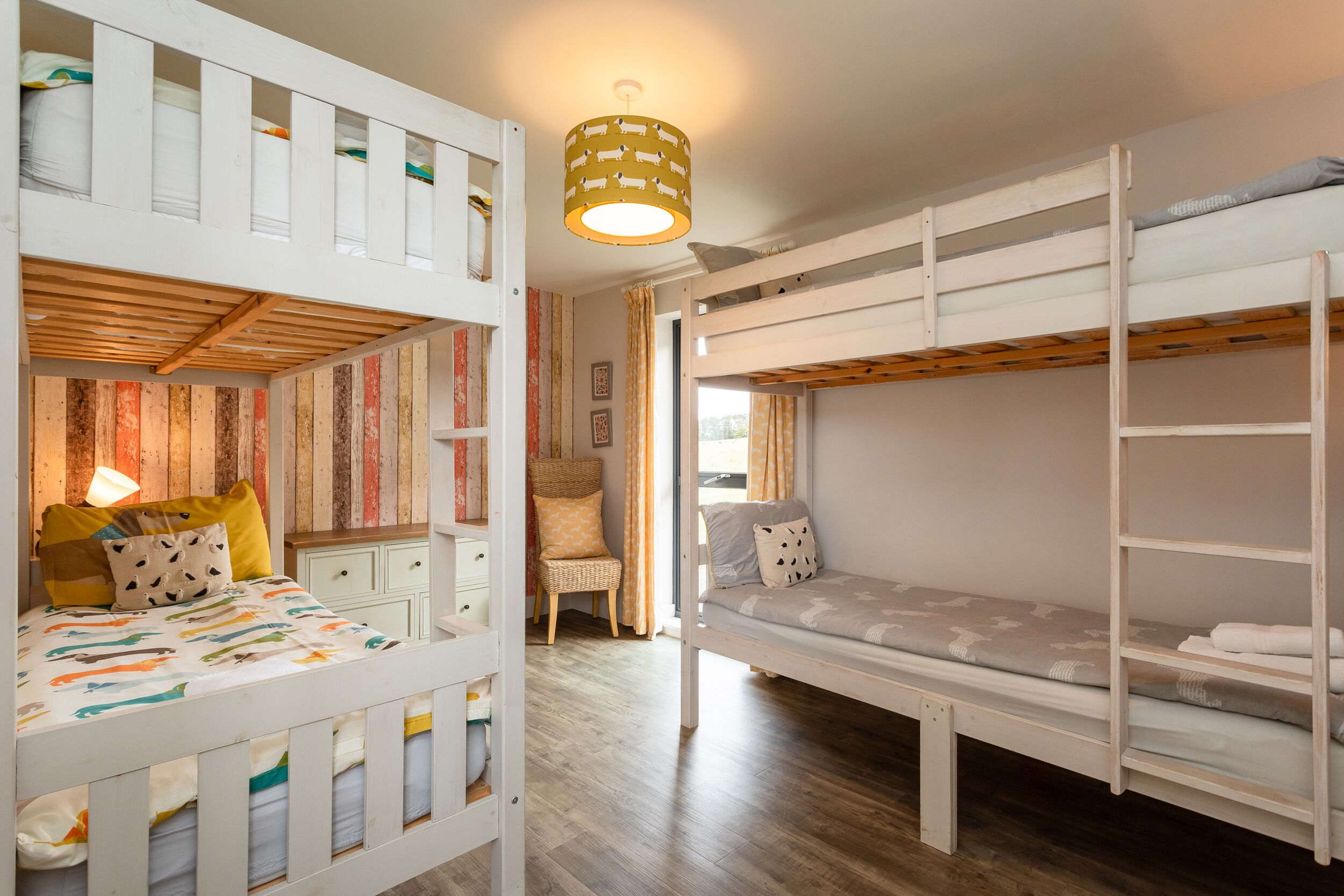 3 habitaciones, decoración personalizada y muebles diferentes 